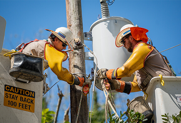 Dominion Energy Linemen Working